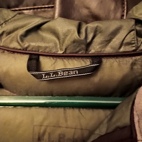 L.L. Bean Women's Puffer Coat - Picture 3 of 4